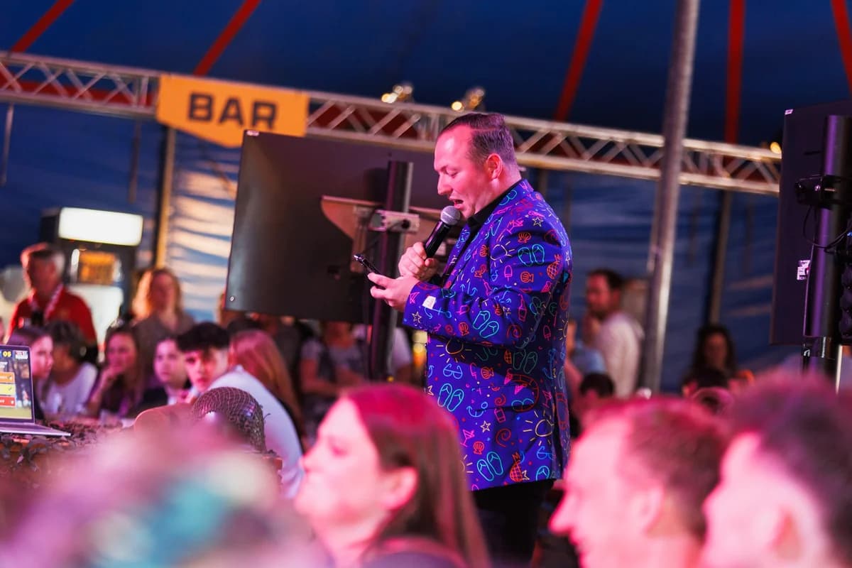 Wat maakt een goede quizmaster of pubquiz presentator?