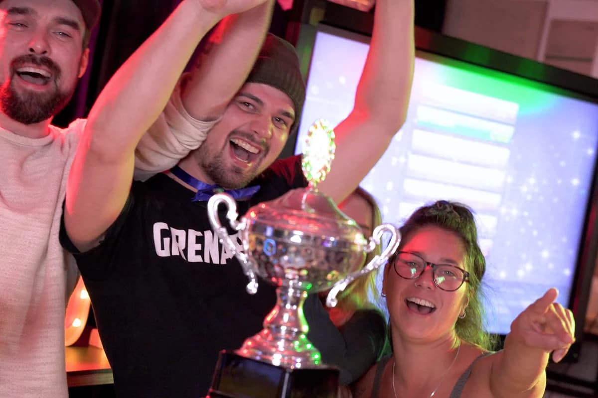 QuizX pubquiz show enthousiaste deelnemers avond