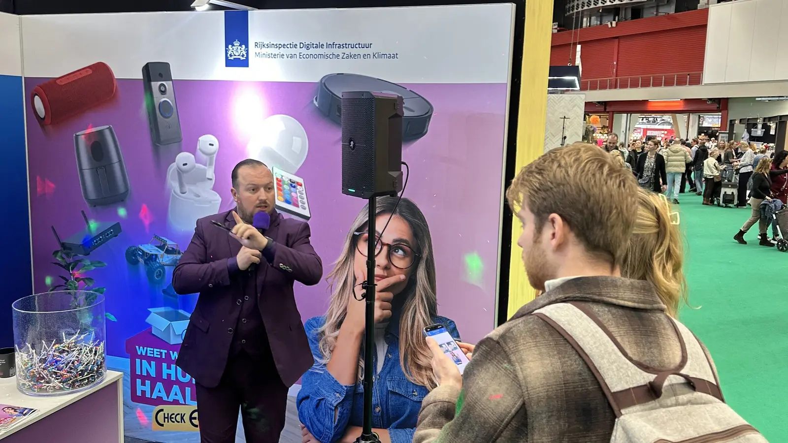 Gezellige pubquiz sfeer met QuizX quizmaster