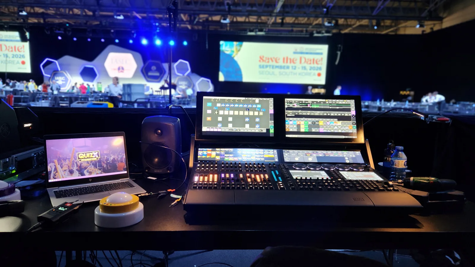 QuizX showregie aangesloten op de zaal-AV tijdens een internationaal congres
