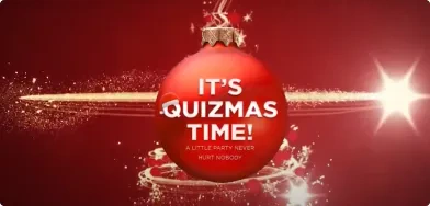 Een feestelijke kerstbal met de titel "Quizmas Time" voor een gezellige kerst pubquiz. Perfect voor een leuk kerstuitje.