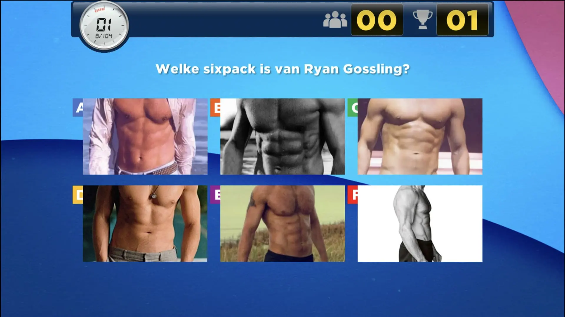 Interactieve quizvraag over het herkennen van de sixpack van een bekende persoon binnen een pubquiz met een blauwe achtergrond, inclusief score- en tijdsindicator. Perfect voor quizliefhebbers en fitnessfanaten. Context: quizvragen pubquiz quizx.