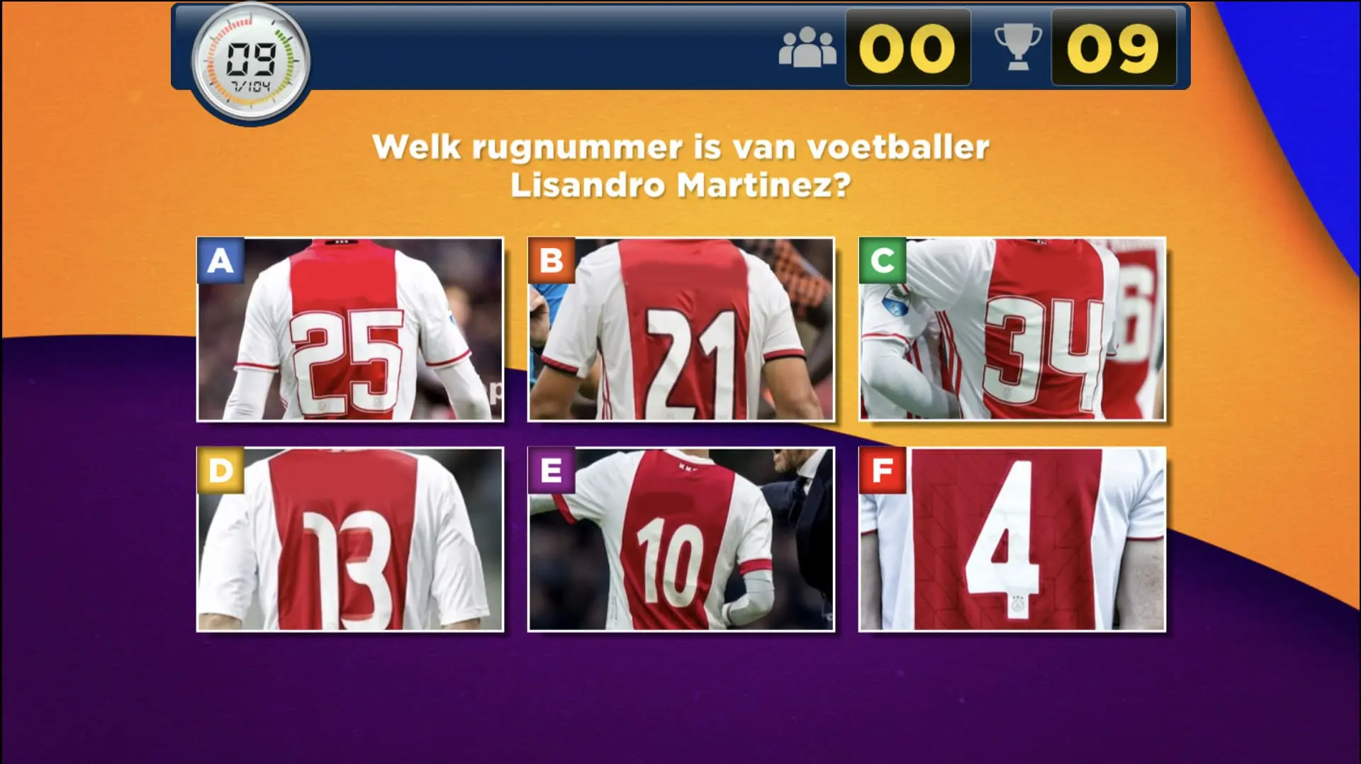 Quizvraag over het rugnummer van voetballer Lisandro Martinez met opties 25, 21, 34, 13, 10, en 4, gebruikt in een pubquizcontext van Quizx.
